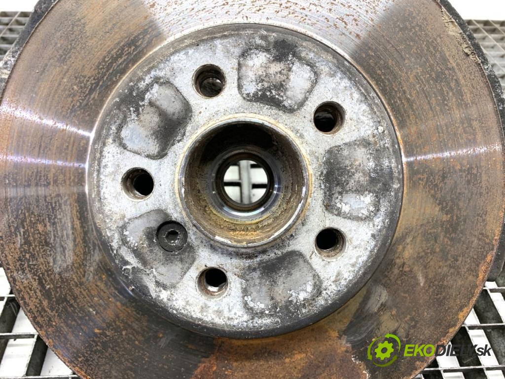 BMW G30 sedan 2022 140 kW 520 d xDrive 1995 náboj levý přední část