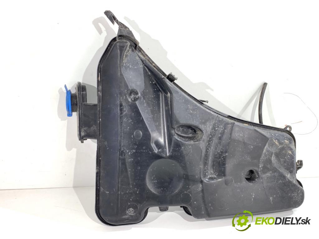 BMW G30 sedan 2022 140 kW 520 d xDrive 1995 Nádržka ostrekovačov 8071453