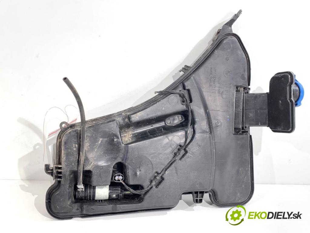 BMW G30 sedan 2022 140 kW 520 d xDrive 1995 Nádržka ostrekovačov 8071453