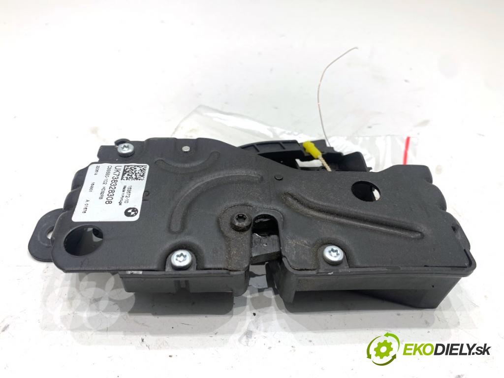 BMW G30 sedan 2022 140 kW 520 d xDrive 1995 zámok dveří zadní část 738328308