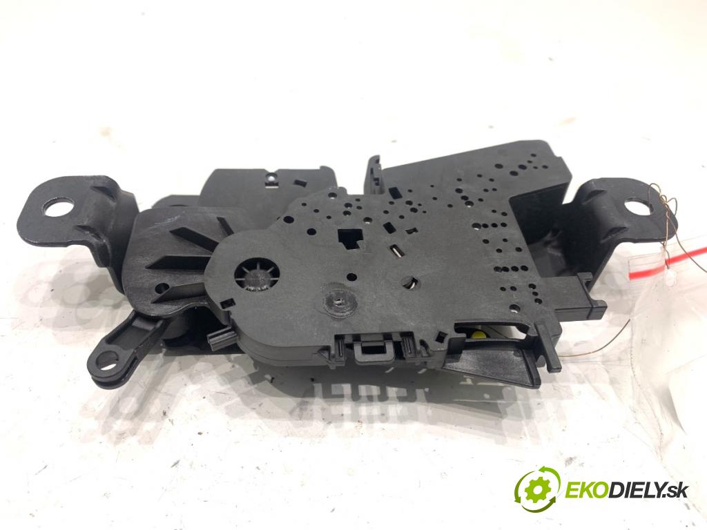 BMW G30 sedan 2022 140 kW 520 d xDrive 1995 zámok dveří zadní část 738328308