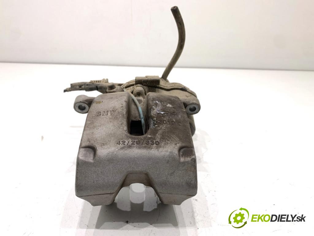 BMW G30 sedan 2022 140 kW 520 d xDrive 1995 Brzdič strmeň pravy zad 42/20/330