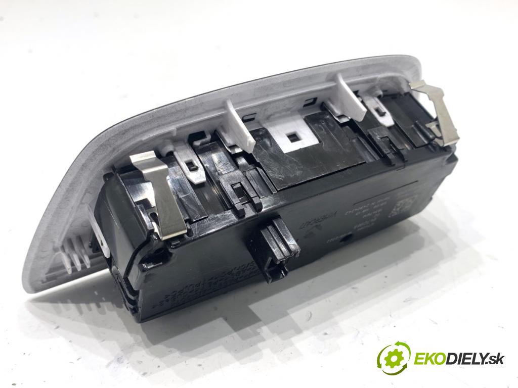 BMW G30 sedan 2022 140 kW 520 d xDrive 1995 spínač světel 9472969