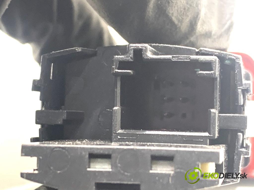 BMW G30 sedan 2022 140 kW 520 d xDrive 1995 Spínač svetiel výstražných (núdzových) 9423271 (Prepínacie páčky pod volantom)