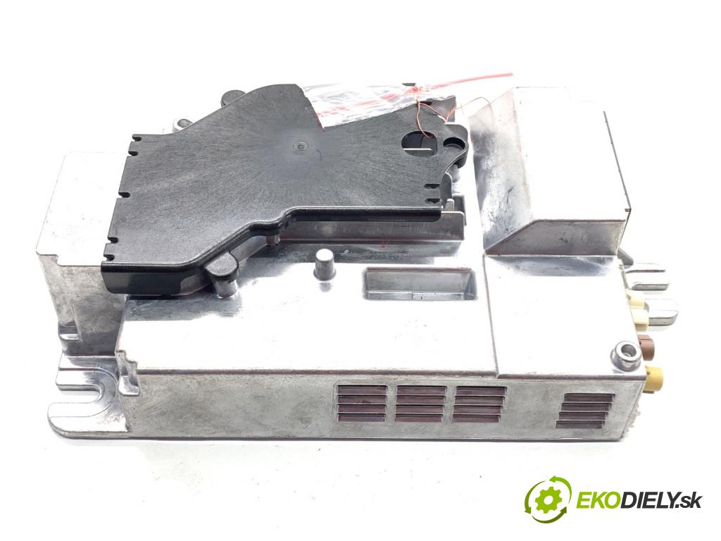 BMW G30 sedan 2022 140 kW 520 d xDrive 1995 zesilovač 5A758E0 (Zesilovač)