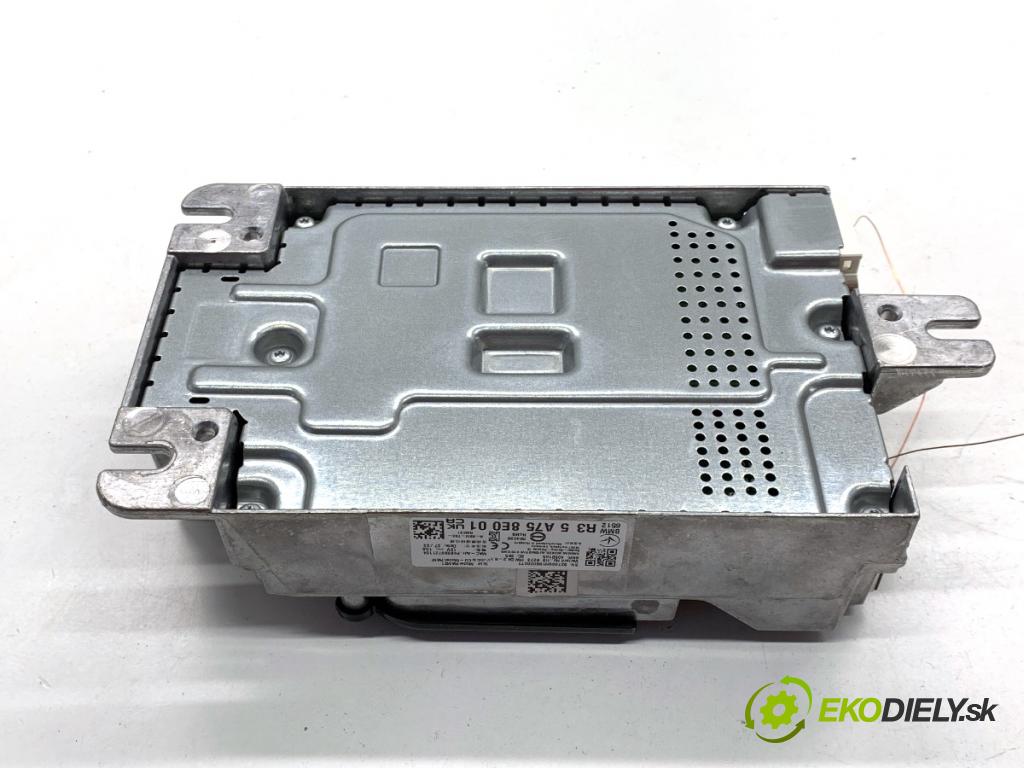 BMW G30 sedan 2022 140 kW 520 d xDrive 1995 zesilovač 5A758E0 (Zesilovač)