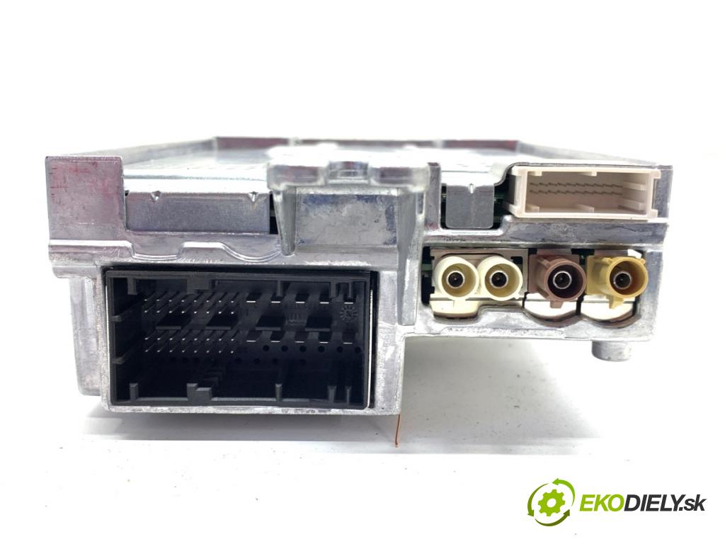 BMW G30 sedan 2022 140 kW 520 d xDrive 1995 zesilovač 5A758E0 (Zesilovač)