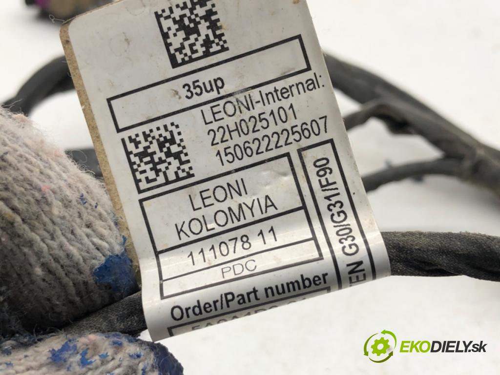 BMW G30 sedan 2022 140 kW 520 d xDrive 1995 Káblovačka PDC zad 5A0A1D1