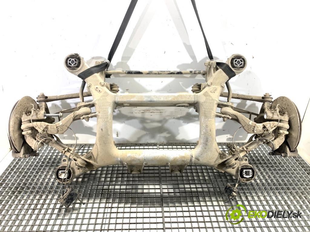 BMW G30 sedan 2022 140 kW 520 d xDrive 1995 výztuha zadní část 6861201