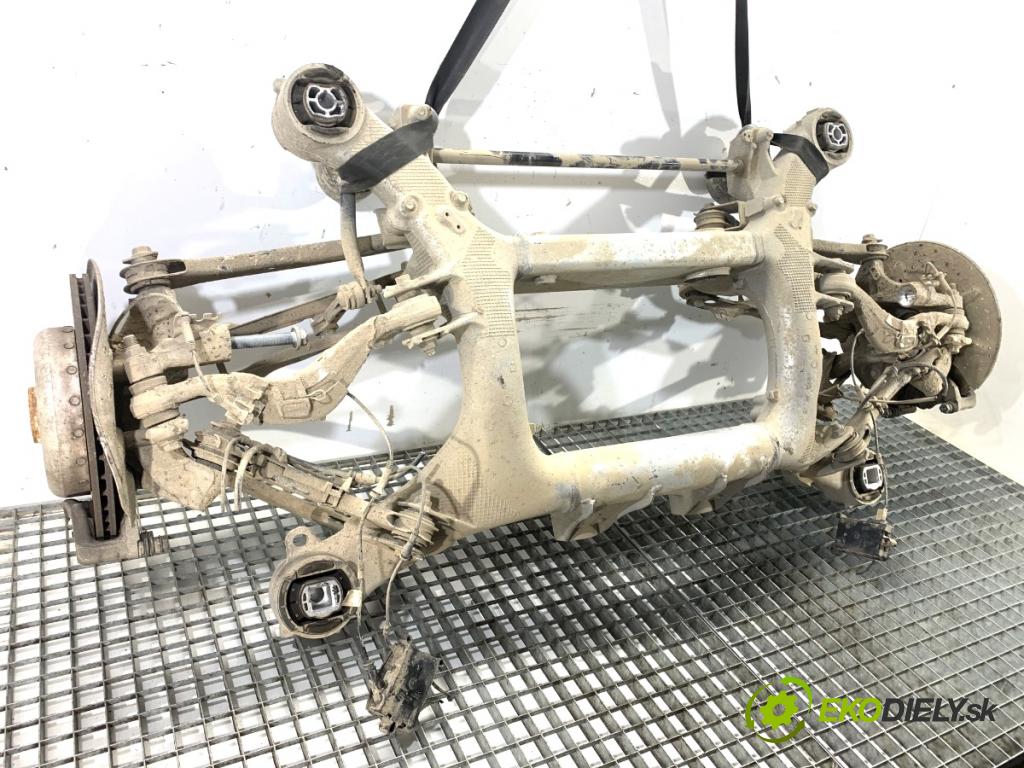 BMW G30 sedan 2022 140 kW 520 d xDrive 1995 výztuha zadní část 6861201