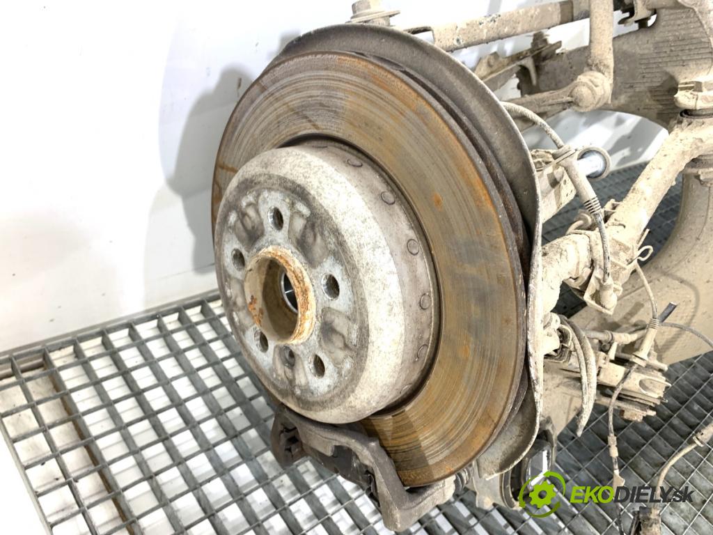 BMW G30 sedan 2022 140 kW 520 d xDrive 1995 výztuha zadní část 6861201