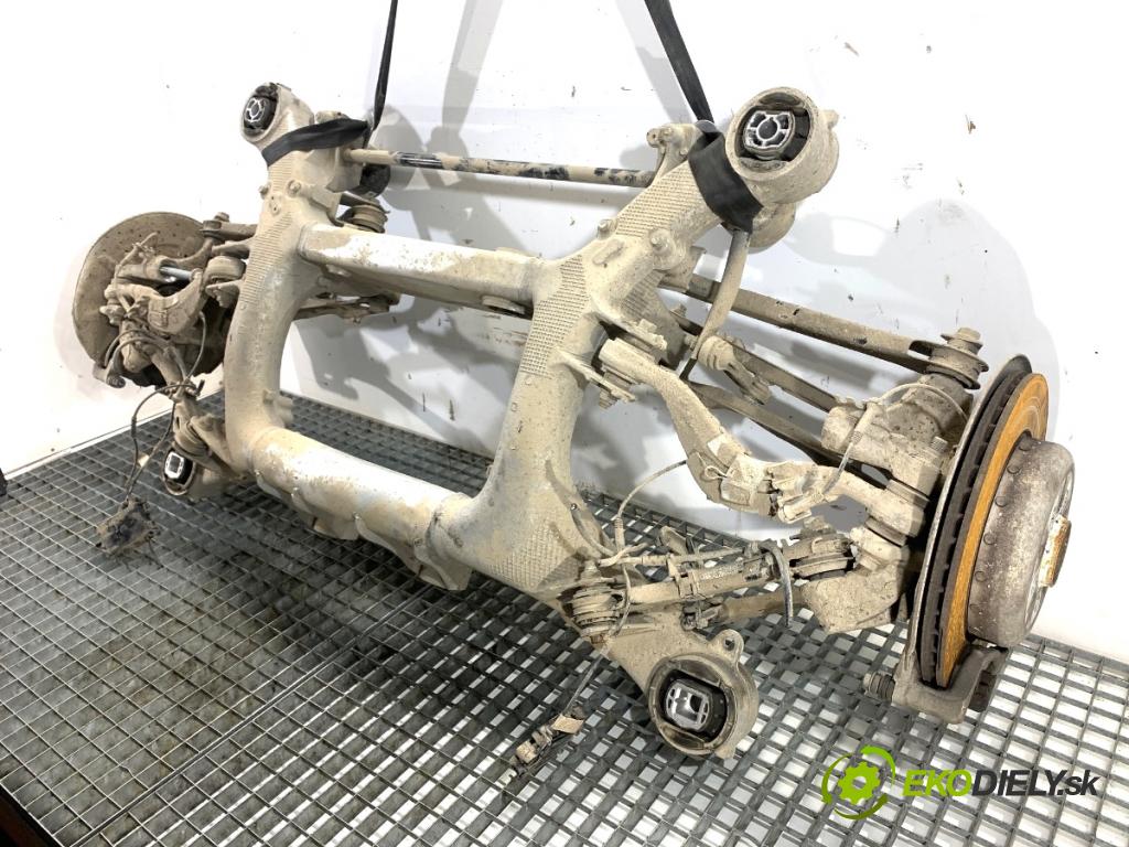 BMW G30 sedan 2022 140 kW 520 d xDrive 1995 výztuha zadní část 6861201