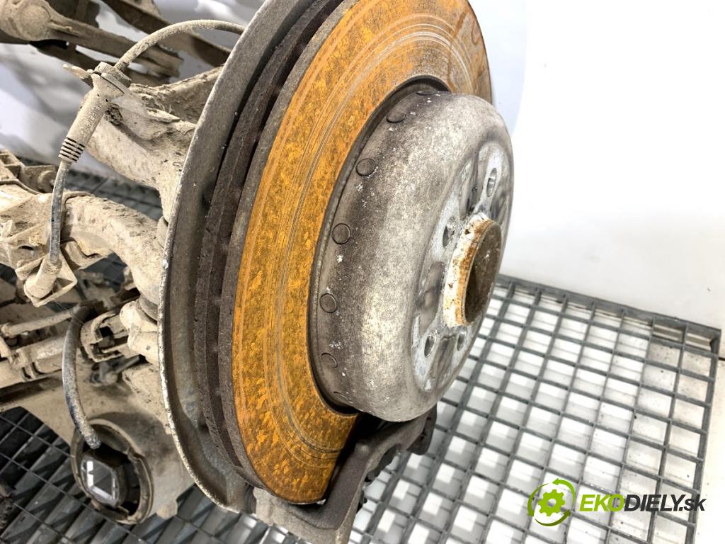 BMW G30 sedan 2022 140 kW 520 d xDrive 1995 výztuha zadní část 6861201