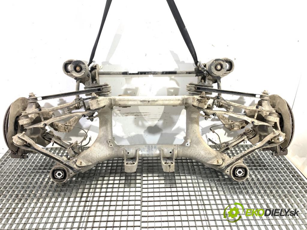 BMW G30 sedan 2022 140 kW 520 d xDrive 1995 výztuha zadní část 6861201