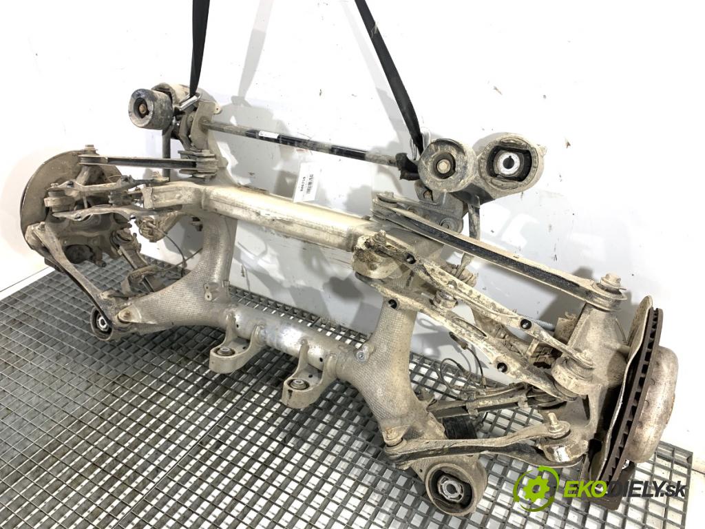 BMW G30 sedan 2022 140 kW 520 d xDrive 1995 výztuha zadní část 6861201