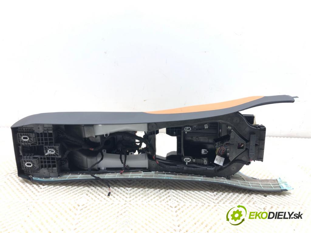 BMW G30 sedan 2022 140 kW 520 d xDrive 1995 Tunel středový  (Středový tunel)