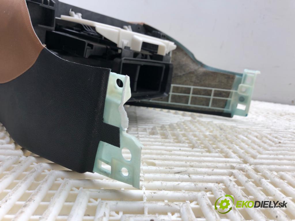 BMW G30 sedan 2022 140 kW 520 d xDrive 1995 Tunel středový  (Středový tunel)