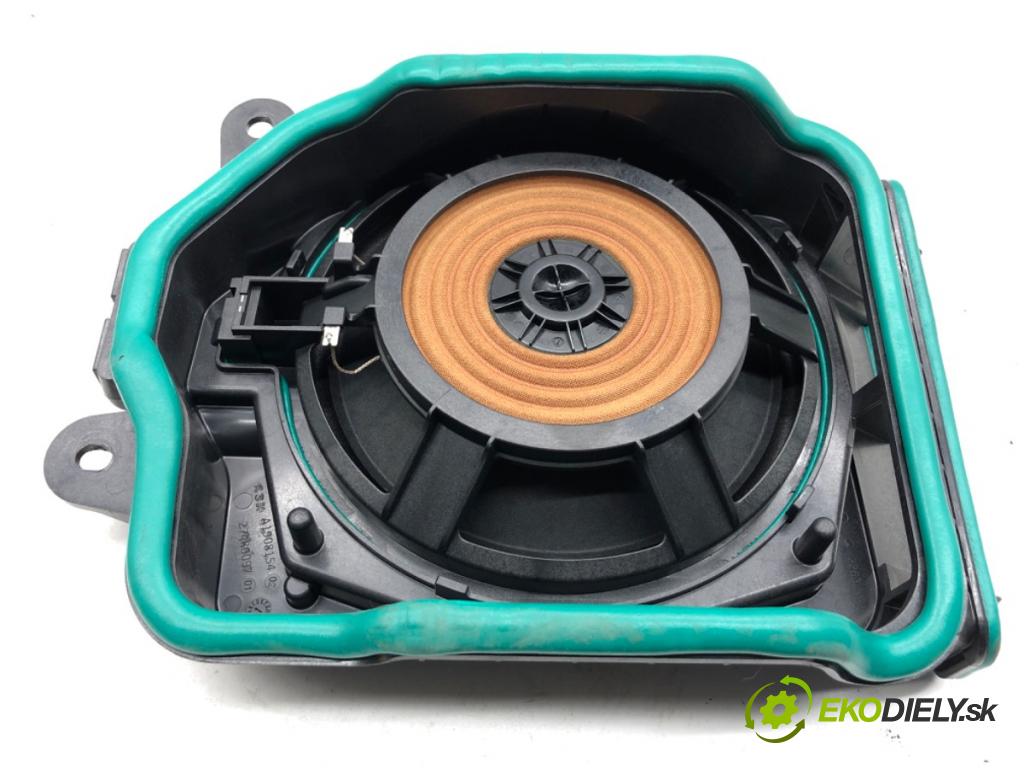 BMW G30 sedan 2022 140 kW 520 d xDrive 1995 subwoofer 6800953 (Audio zařízení)