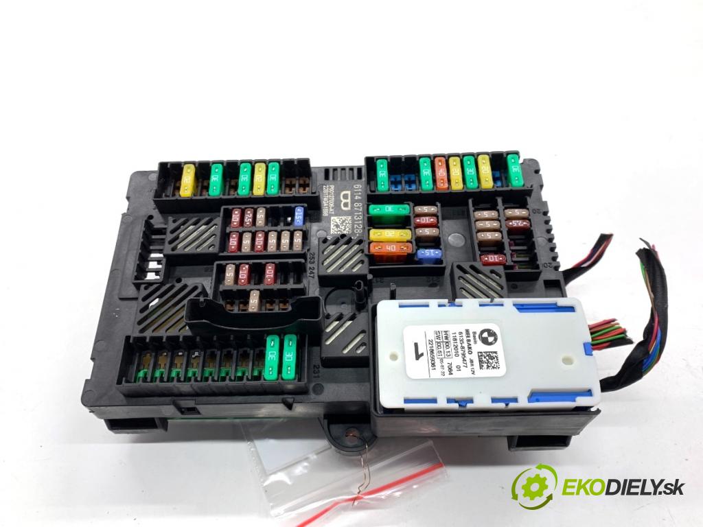 BMW G30 sedan 2022 140 kW 520 d xDrive 1995 Skrinka poistková 8713128 (Poistková skrinka)