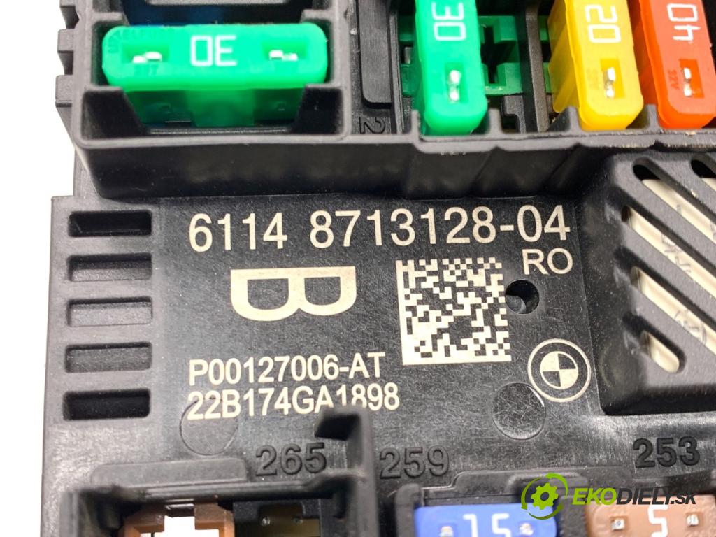 BMW G30 sedan 2022 140 kW 520 d xDrive 1995 Skrinka poistková 8713128 (Poistková skrinka)