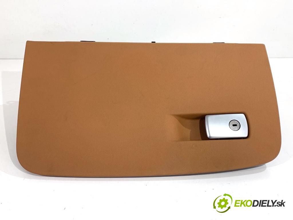 BMW G30 sedan 2022 140 kW 520 d xDrive 1995 Priehradka, kastlík spolujazdca  (Priehradka (kastlík))