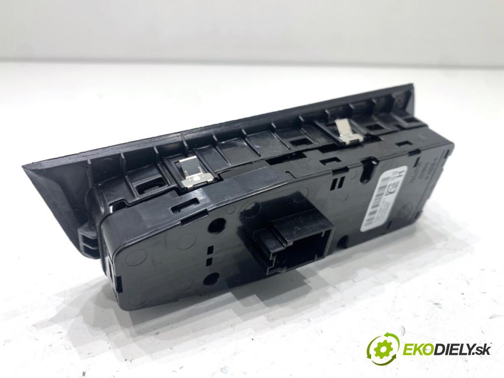 BMW G30 sedan 2022 140 kW 520 d xDrive 1995 přepínač oken 7941997 (Páčky pod volantem)