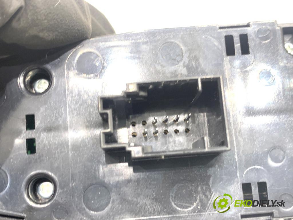 BMW G30 sedan 2022 140 kW 520 d xDrive 1995 přepínač oken 7941997 (Páčky pod volantem)