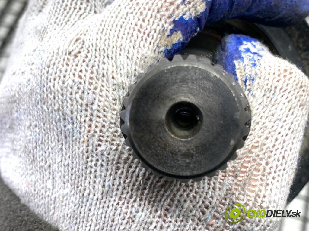 BMW G30 sedan 2022 140 kW 520 d xDrive 1995 poloos levý zadní část 8664045