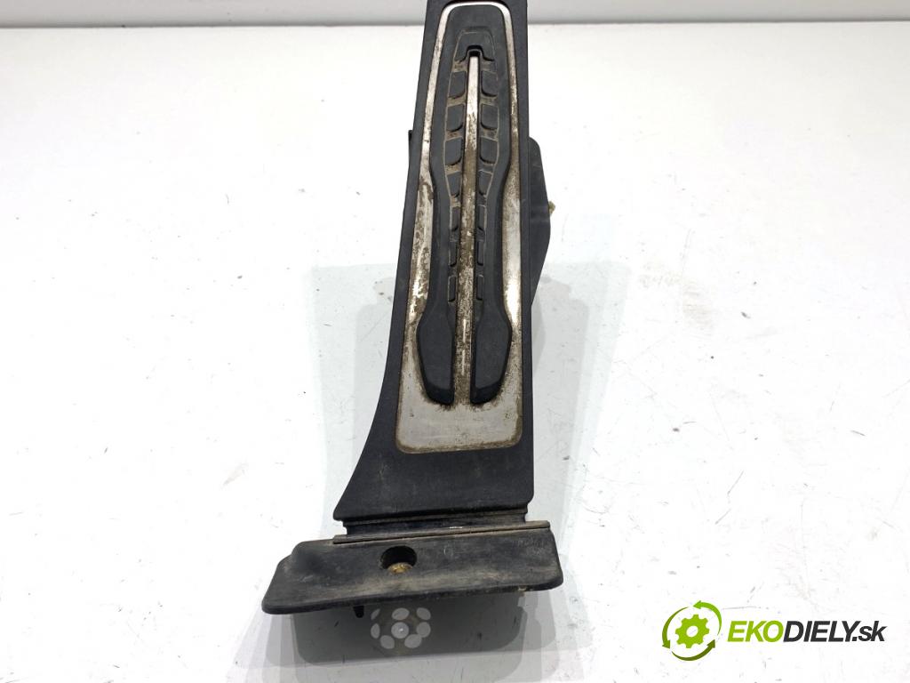 BMW G30 sedan 2022 140 kW 520 d xDrive 1995 Potenciometer plynu 6889824 (Potenciometer plynového pedálu)