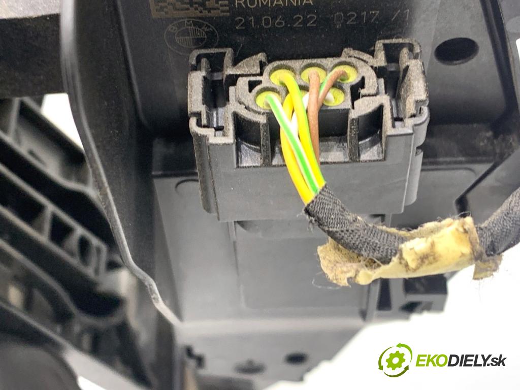 BMW G30 sedan 2022 140 kW 520 d xDrive 1995 Potenciometer plynu 6889824 (Potenciometer plynového pedálu)