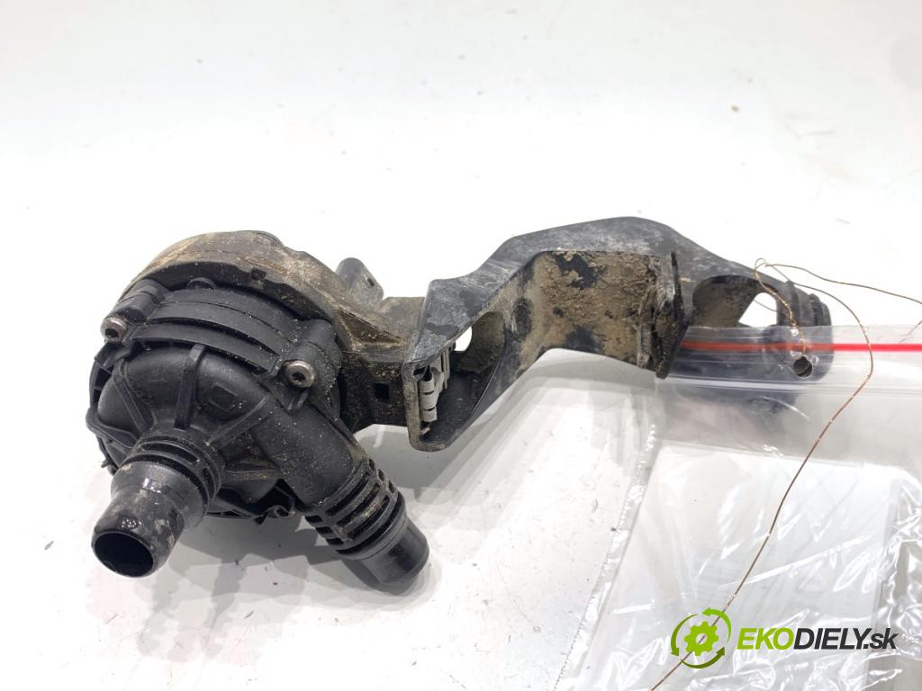 BMW G30 sedan 2022 140 kW 520 d xDrive 1995 DALŠÍ: Pumpa vody 8840613 (Vodná pumpa)