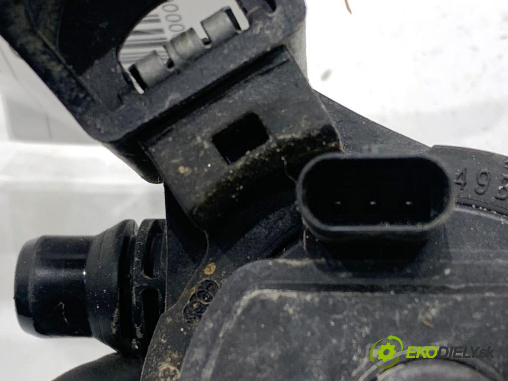 BMW G30 sedan 2022 140 kW 520 d xDrive 1995 DALŠÍ: Pumpa vody 8840613 (Vodná pumpa)