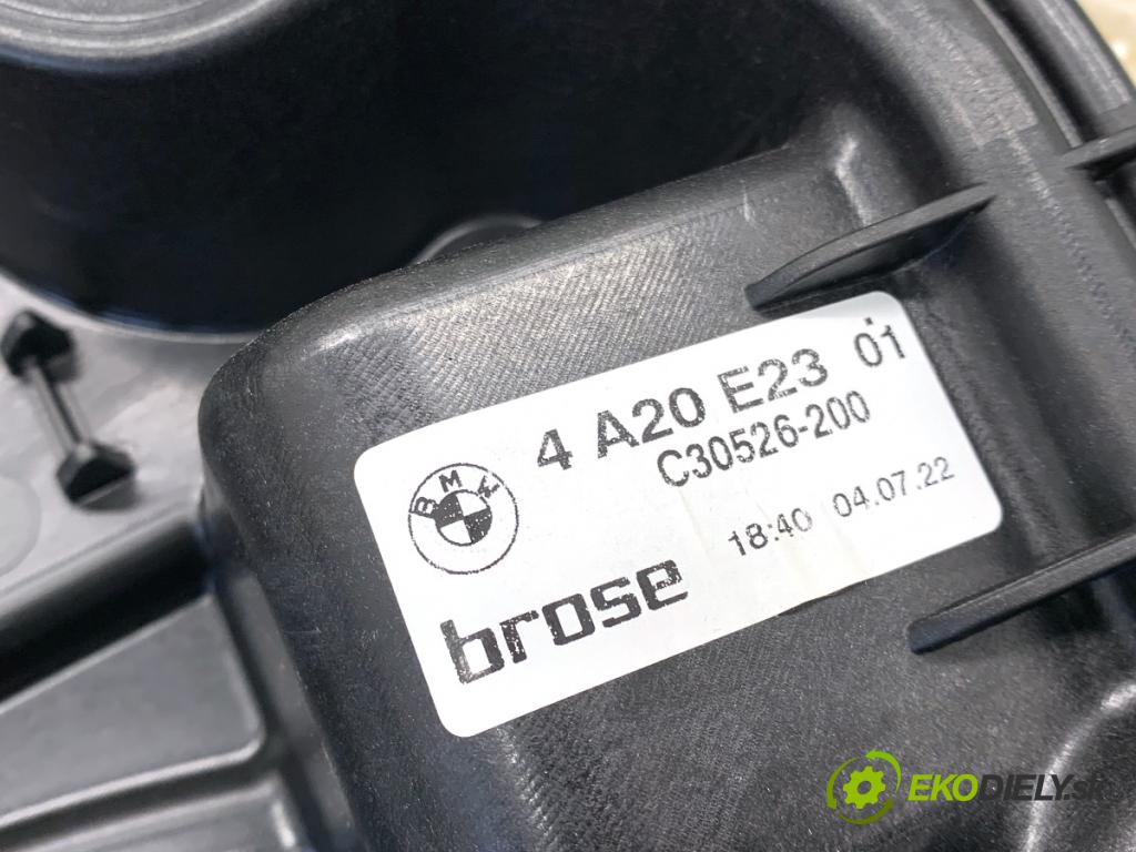 BMW G30 sedan 2022 140 kW 520 d xDrive 1995 mechanismus okna levý přední část 4A20E23