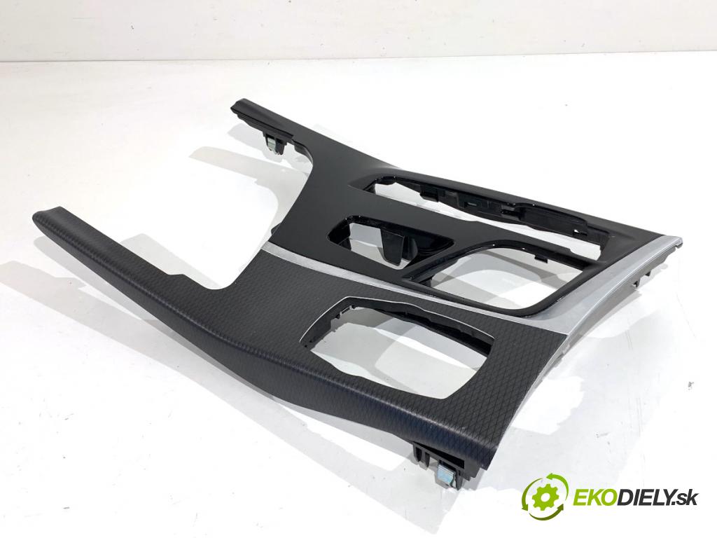 BMW G30 sedan 2022 140 kW 520 d xDrive 1995 lišty kryt 9882259 (Lišta)