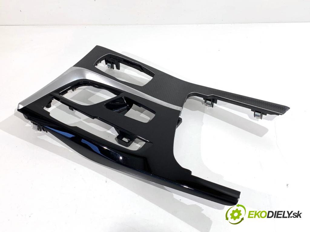 BMW G30 sedan 2022 140 kW 520 d xDrive 1995 lišty kryt 9882259 (Lišta)