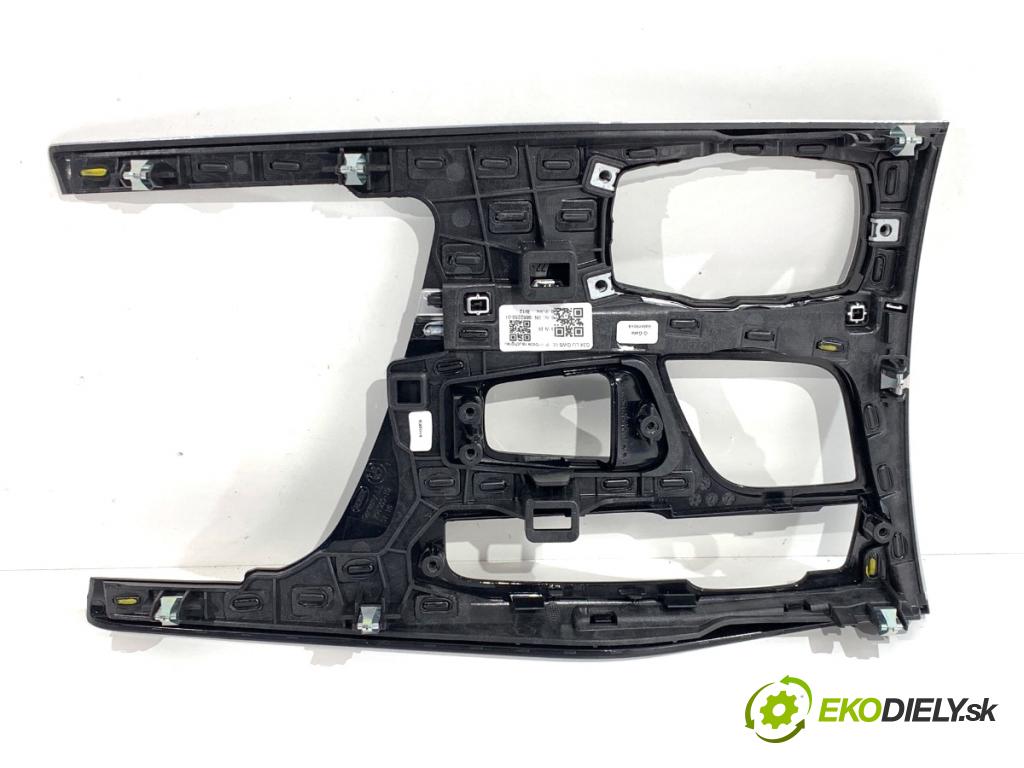 BMW G30 sedan 2022 140 kW 520 d xDrive 1995 lišty kryt 9882259 (Lišta)