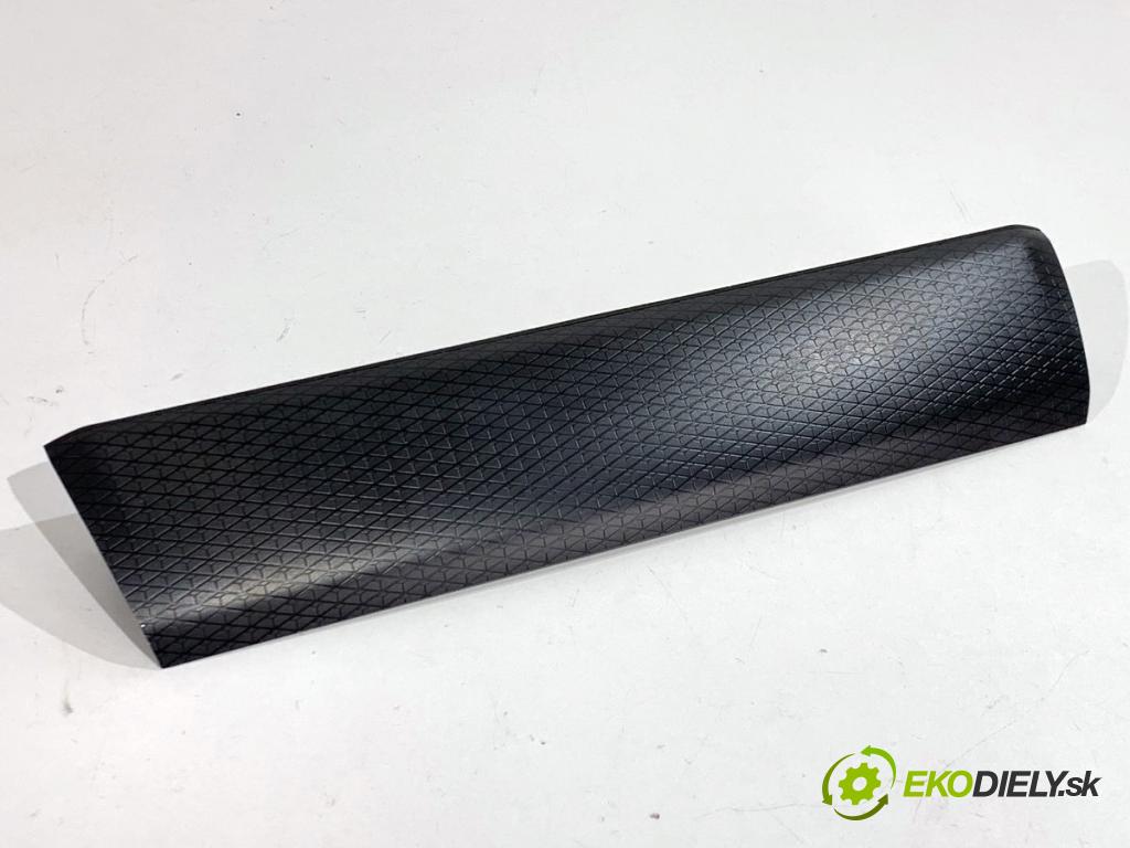 BMW G30 sedan 2022 140 kW 520 d xDrive 1995 lišty kryt 9882259 (Lišta)