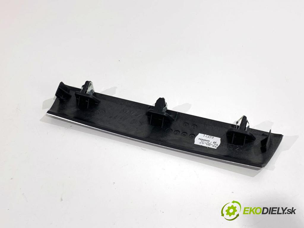 BMW G30 sedan 2022 140 kW 520 d xDrive 1995 lišty kryt 9882259 (Lišta)