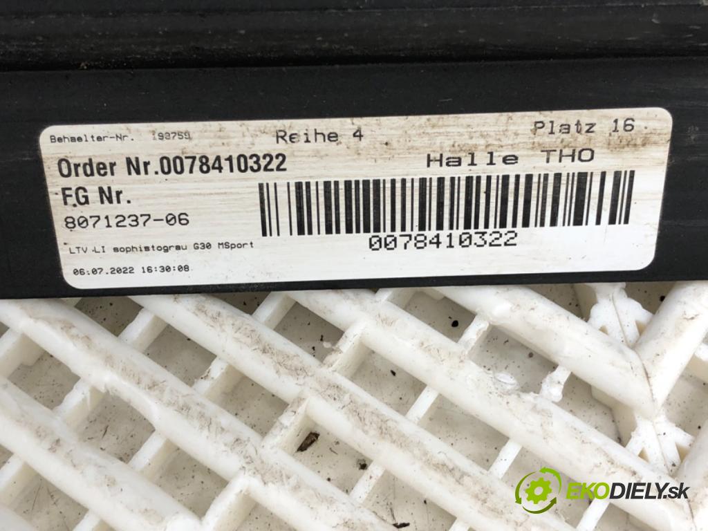 BMW G30 sedan 2022 140 kW 520 d xDrive 1995 Lišta prahová ľavy M-Paket A90
