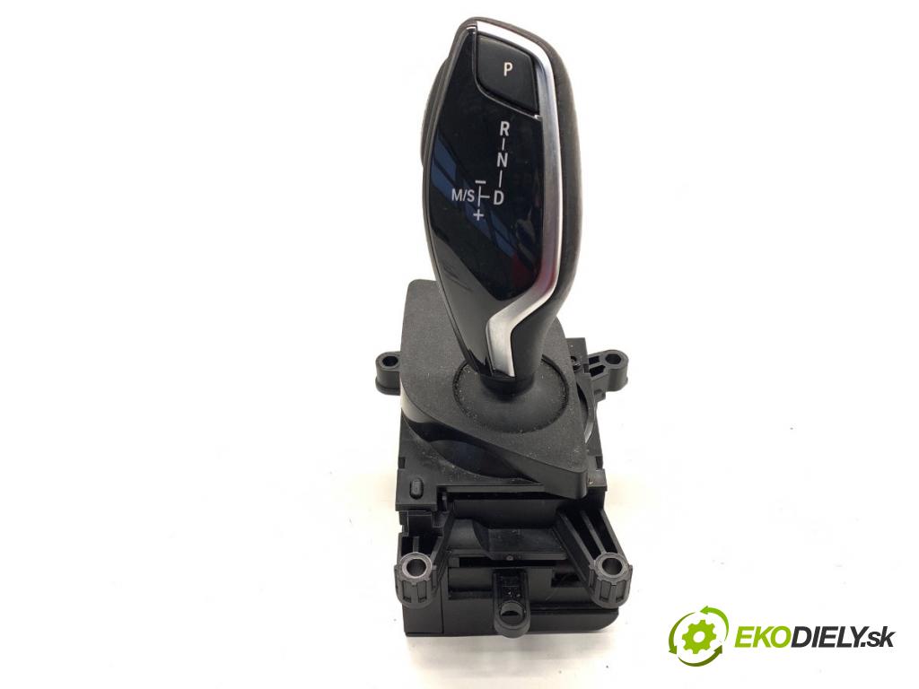 BMW G30 sedan 2022 140 kW 520 d xDrive 1995 kulisa 9458751 (Řadicí páka (kulisa) )