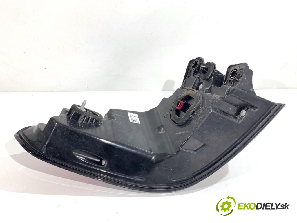 BMW G30 sedan 2022 140 kW 520 d xDrive 1995 světlo pravý zadní část 8493812