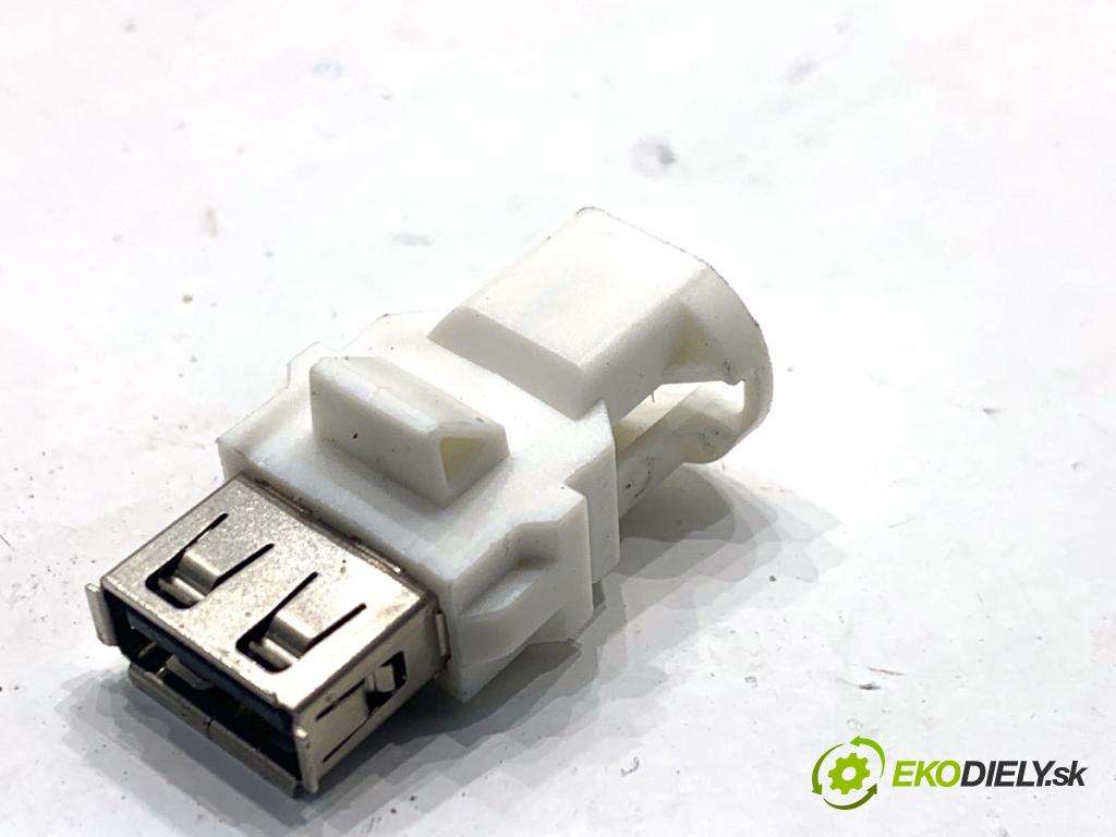 BMW G30 sedan 2022 140 kW 520 d xDrive 1995 HNÍZDO: USB 9390501