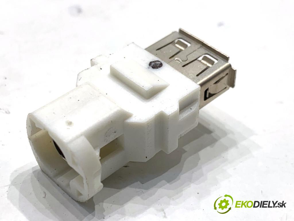 BMW G30 sedan 2022 140 kW 520 d xDrive 1995 HNÍZDO: USB 9390501