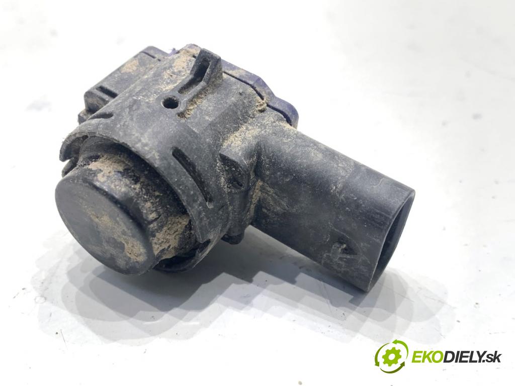 BMW G30 sedan 2022 140 kW 520 d xDrive 1995 Snímač PDC 9826784