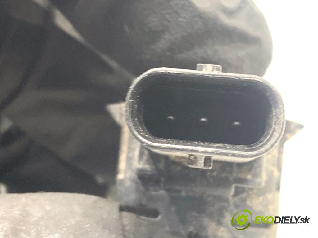 BMW G30 sedan 2022 140 kW 520 d xDrive 1995 Snímač PDC 9826784