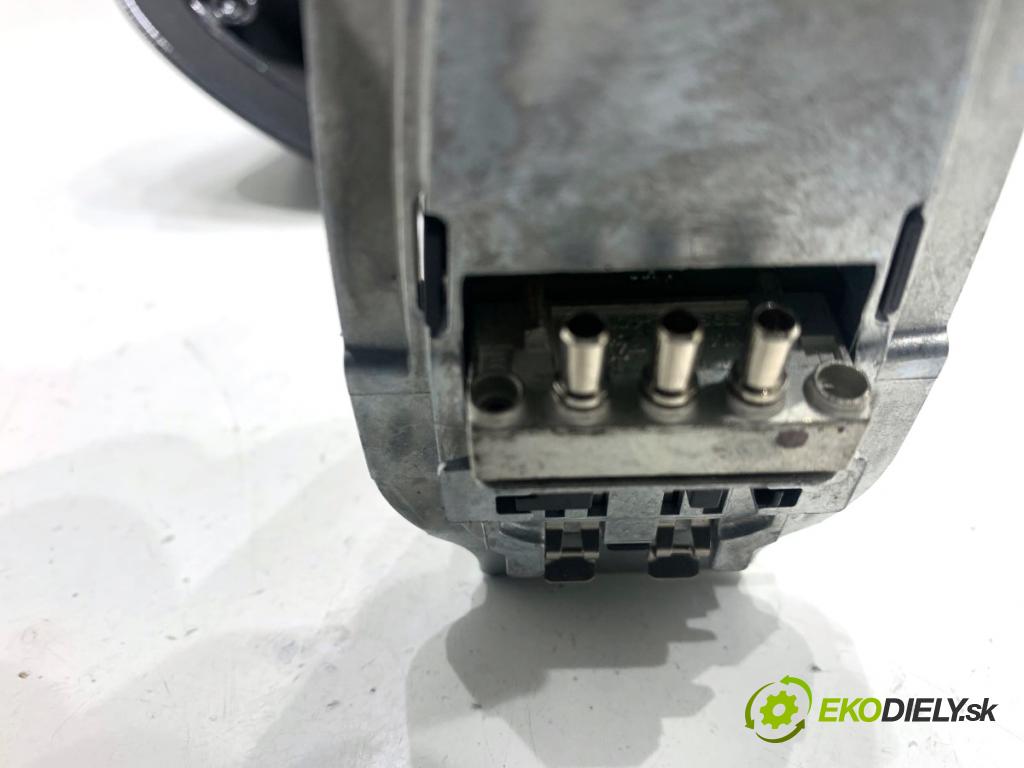 BMW G30 sedan 2022 140 kW 520 d xDrive 1995 ANTENA 6826326