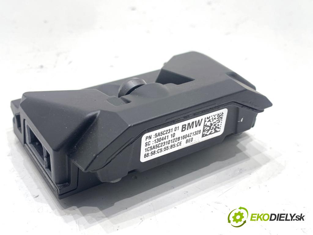 BMW G30 sedan 2022 140 kW 520 d xDrive 1995 KAMERA okna prednej 5A5C231