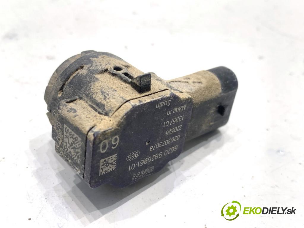 BMW G30 sedan 2022 140 kW 520 d xDrive 1995 Snímač PDC 9826961