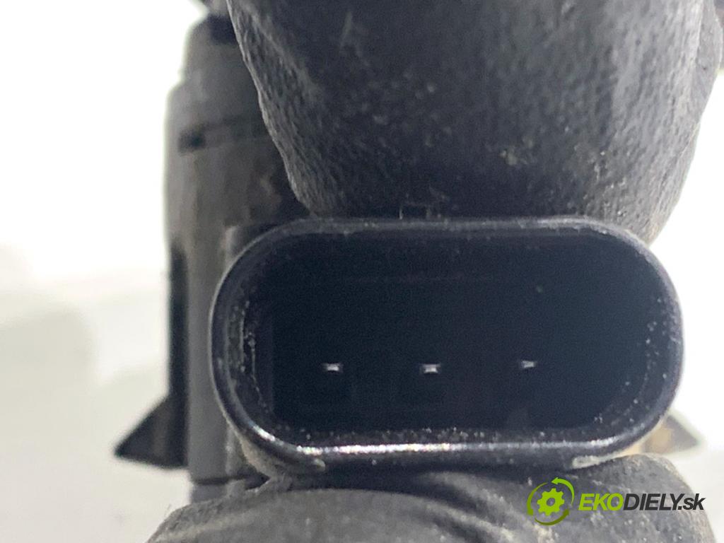 BMW G30 sedan 2022 140 kW 520 d xDrive 1995 Snímač PDC 9826961