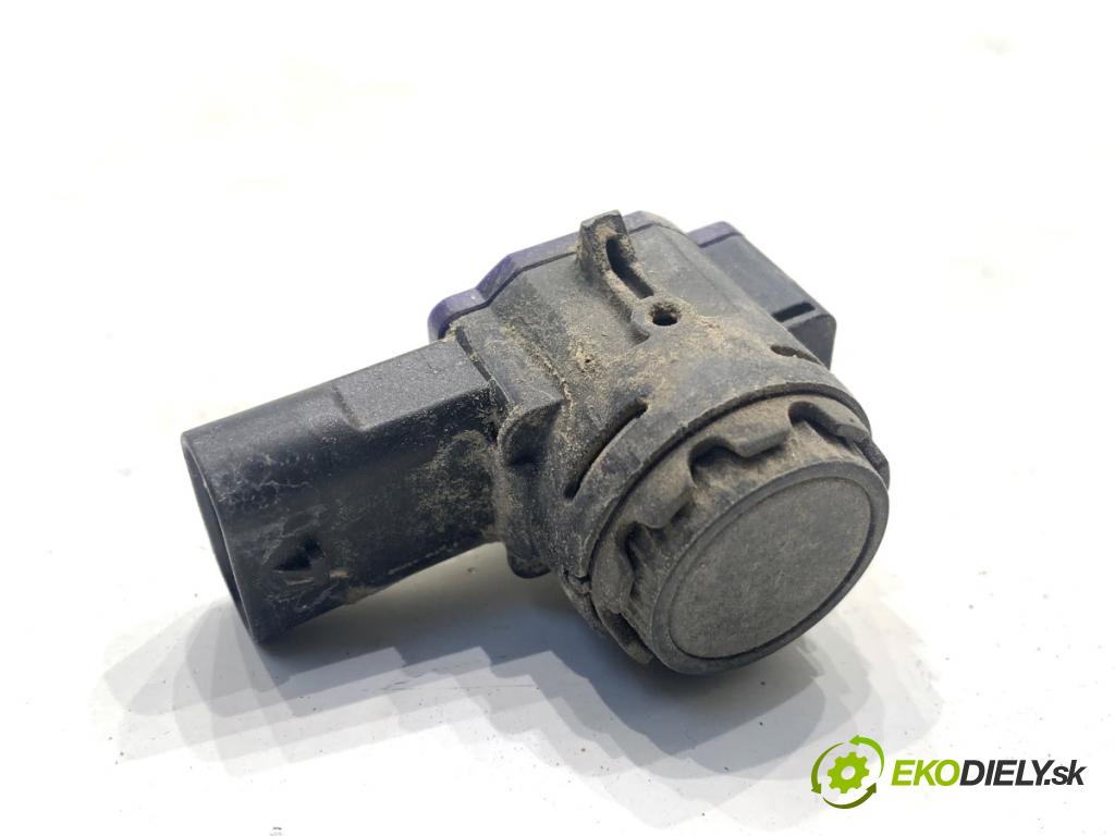 BMW G30 sedan 2022 140 kW 520 d xDrive 1995 Snímač PDC 9826961